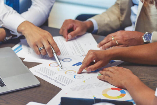 Unlocking the Advantages of Implementing a Balanced Scorecard for Business Performance Evaluation